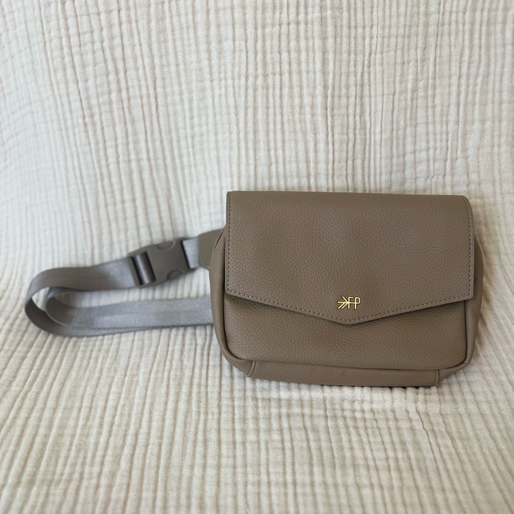 Freshly Picked Park Pack, color: aspen.
Brown Leather Crossbody Bag